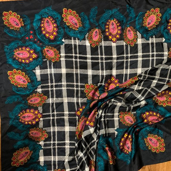 ⭐HOST PICK⭐💗Diane von Furstenberg Silk Scarf Vintage 1980s - Picture 3 of 5